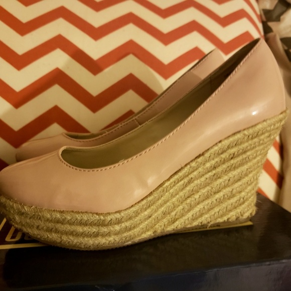 Blush colored women's Coach and Four wedge heels - Picture 2 of 4